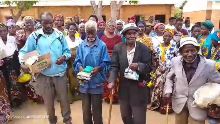 <strong>Local NGO Bethel ReachOut donate to the elderly in Kasungu</strong>
